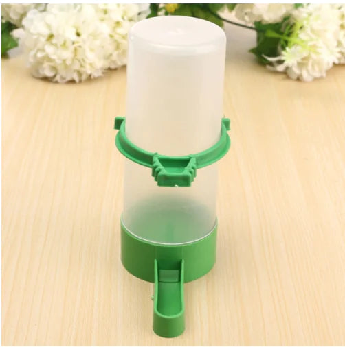 Vanndispenser til fugl