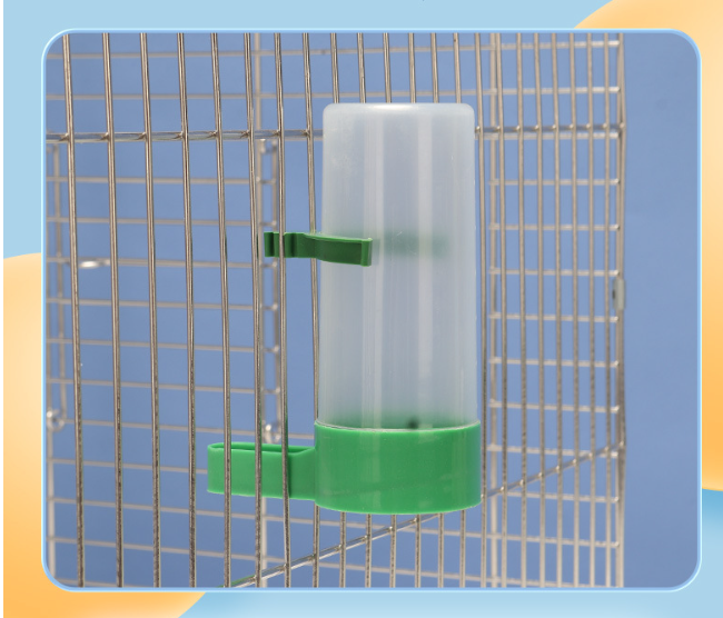 Vanndispenser til fugl