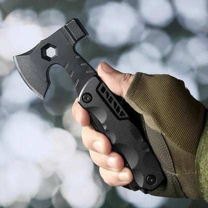 Multiverktøy med øks og ildstarter