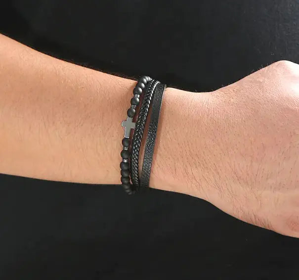Armbånd med kors og steiner