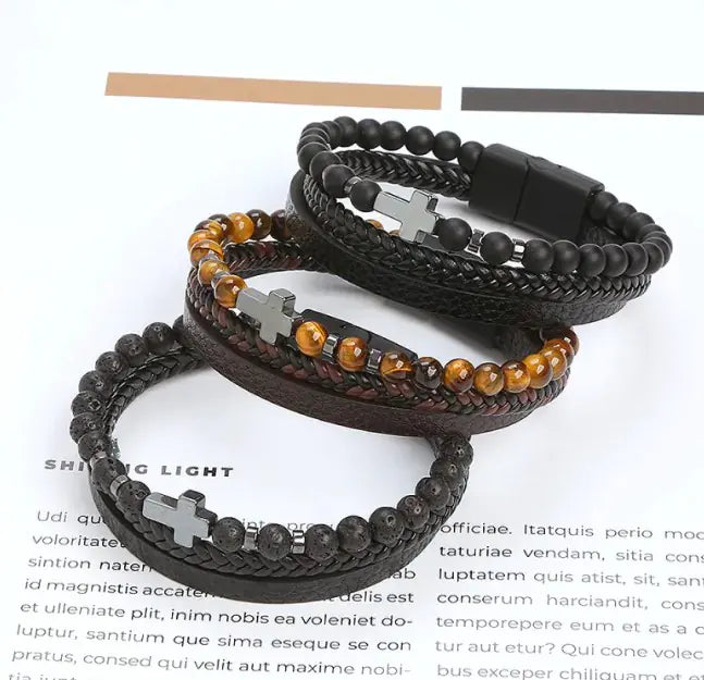 Armbånd med kors og steiner